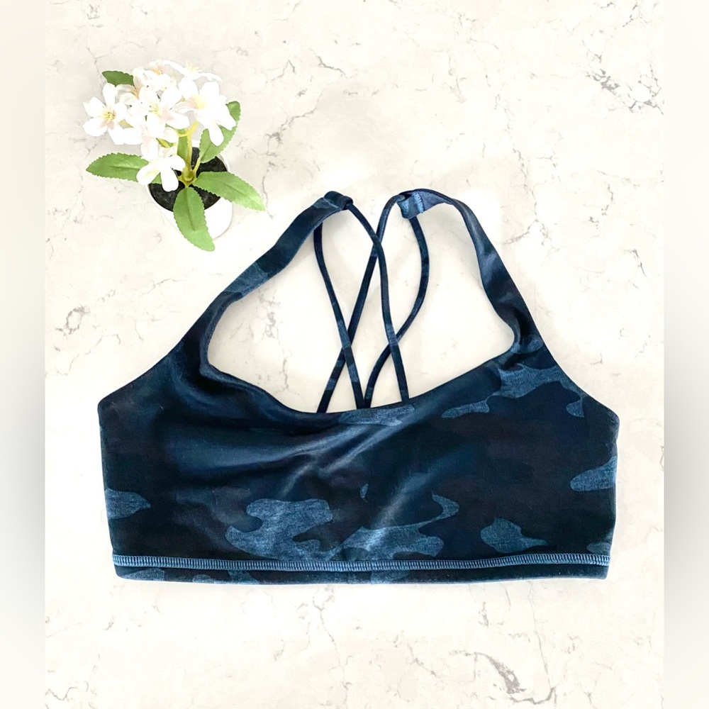Lululemon Free To Be Bra Heathered Texture Lotus Camo Oil Slick Blue Size 6 EUC